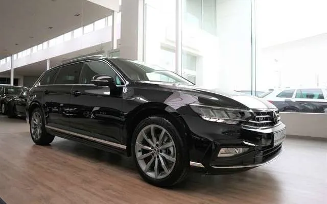 Volkswagen Passat Variant 2.0TDi 150PK DSG R-LINE*NIEUW MODEL 2021*TOPAANBOD Image 4