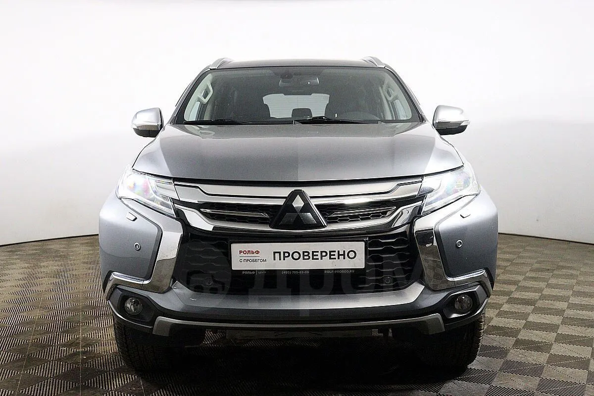 Mitsubishi Pajero Image 2